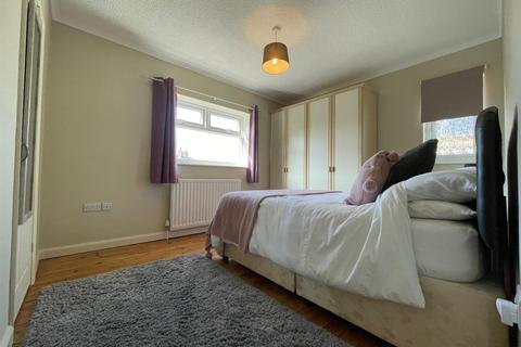 3 bedroom semi-detached house for sale, Hilton Close, Brompton