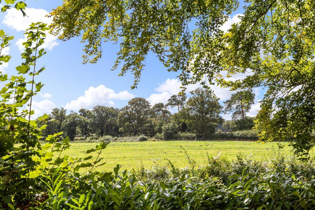 Handcross Road, Plummers Plain 6 bed detached house for sale £1,250,000