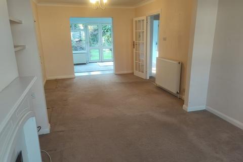 3 bedroom semi-detached house to rent, Rex Avenue, Ashford, TW15