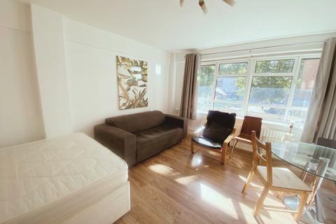 3 bedroom flat to rent, Warnham, London WC1H