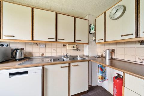 2 bedroom flat for sale, Windsor Close