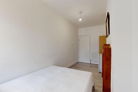 1 bedroom property to rent, Donnington Road, Brondesbury NW10