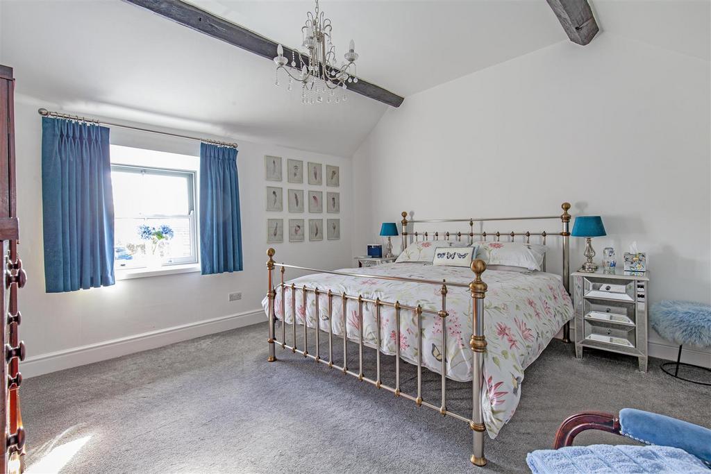 Bedroom 1-1.jpg