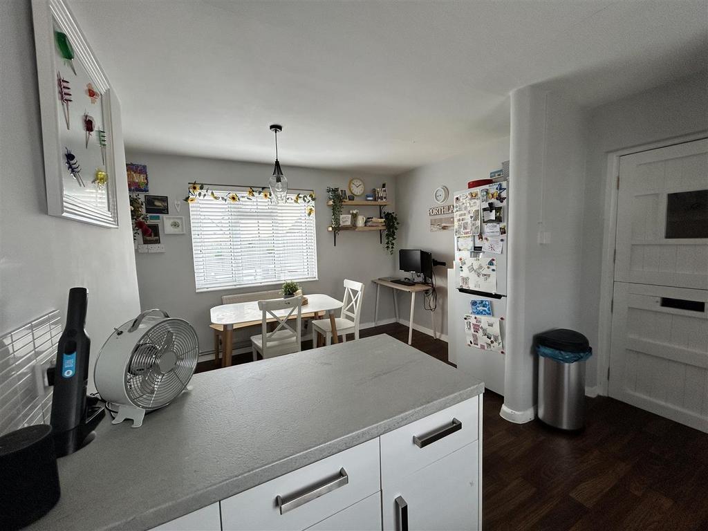 Dining kitchen