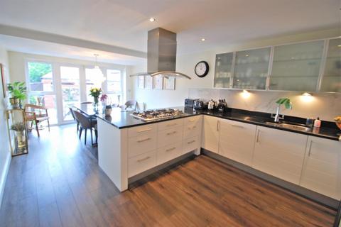 4 bedroom townhouse to rent, Bramhall Lane South, Bramhall