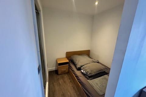 Studio to rent, Bracken House, 44-58 Charles Street, Manchester, Lancashire, M1