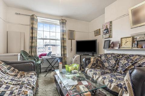 3 bedroom flat for sale, Falmouth Road, Borough