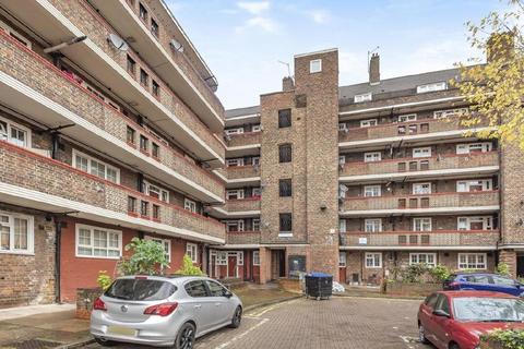 3 bedroom flat for sale, Falmouth Road, Borough