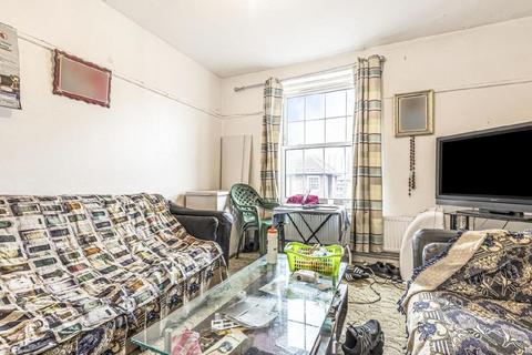 3 bedroom flat for sale, Falmouth Road, Borough