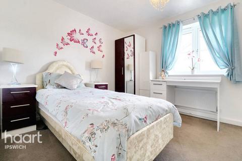 3 Popular Road, Great Blakenham, Ipswich, IP6 0GN