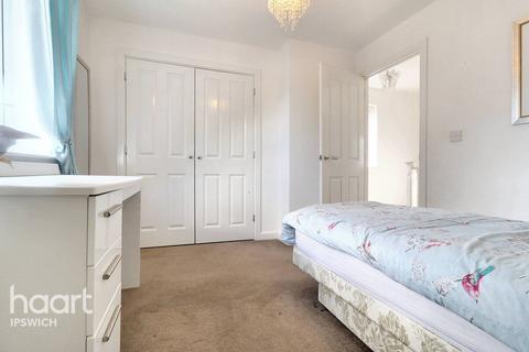 3 Popular Road, Great Blakenham, Ipswich, IP6 0GN