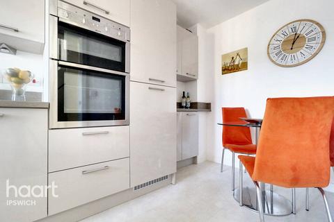 3 Popular Road, Great Blakenham, Ipswich, IP6 0GN