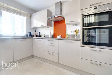 3 Popular Road, Great Blakenham, Ipswich, IP6 0GN
