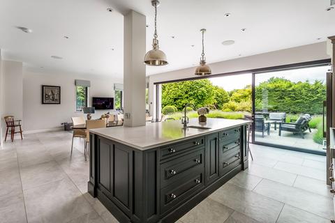 18 The Mount, Fetcham, Leatherhead, KT22 9EE