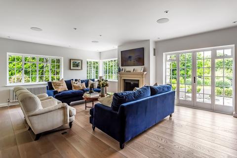 18 The Mount, Fetcham, Leatherhead, KT22 9EE