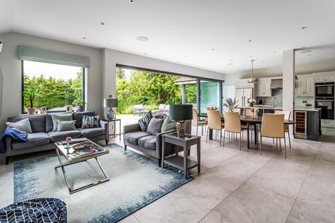 18 The Mount, Fetcham, Leatherhead, KT22 9EE