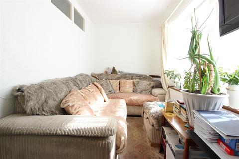 Studio for sale, Dunraven Drive, Enfield