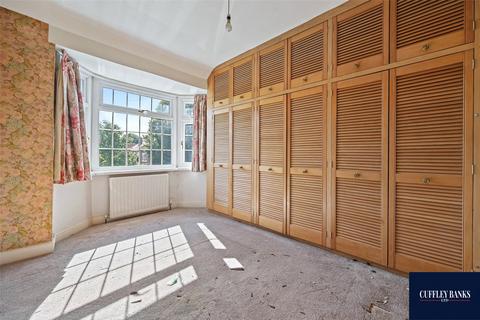 7 Woodhouse Avenue, Perivale, Greenford, UB6 8LE