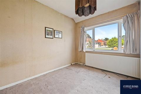 7 Woodhouse Avenue, Perivale, Greenford, UB6 8LE