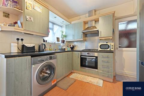 3 bedroom semi-detached house for sale, Teignmouth Gardens, Perivale, Middlesex, UB6