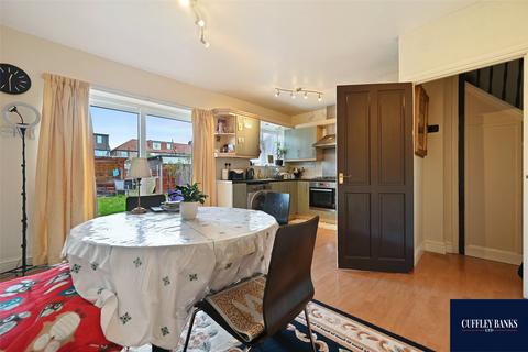 3 bedroom semi-detached house for sale, Teignmouth Gardens, Perivale, Middlesex, UB6