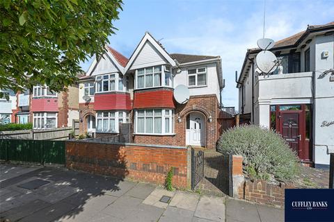 Teignmouth Gardens, Perivale, Middlesex, UB6