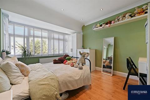 29 Rydal Crescent, Perivale, Greenford, UB6 8EA