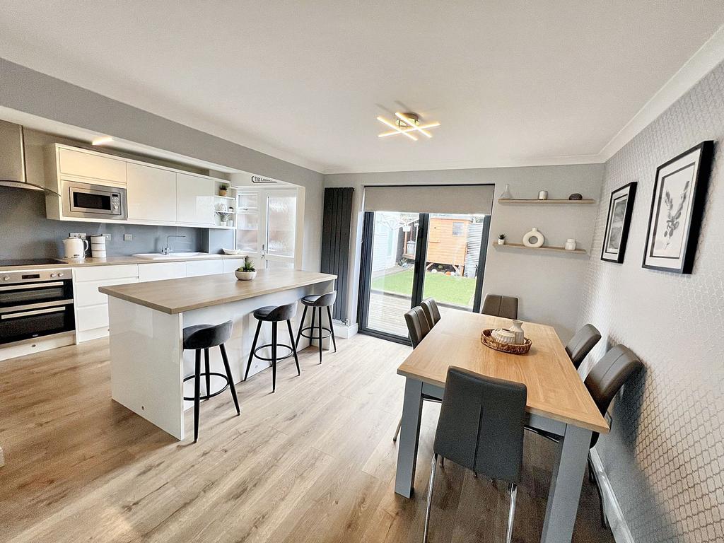 Kitchen/Dining Area