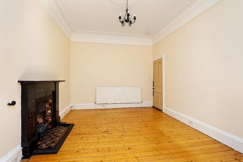 2 bedroom flat to rent, Bruntsfield Gardens , Edinburgh EH10