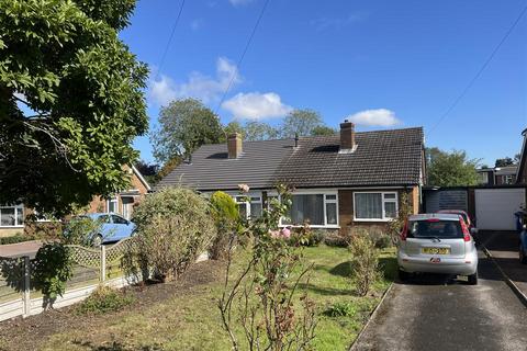 4 bedroom semi-detached house for sale, Brookside Road, Burton-On-Trent DE13