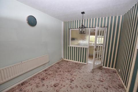 4 bedroom semi-detached house for sale, Brookside Road, Burton-On-Trent DE13