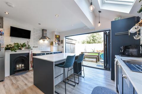 4 bedroom end of terrace house for sale, Lyndhurst Road, Chichester