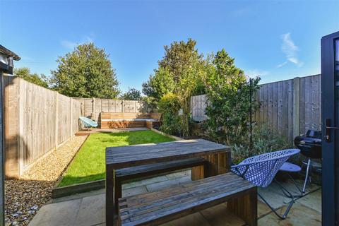 4 bedroom end of terrace house for sale, Lyndhurst Road, Chichester