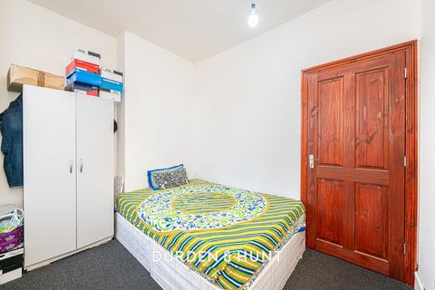 2 bedroom apartment for sale, Shrewsbury Road, Newham E7