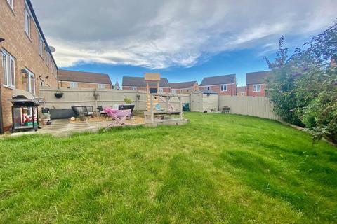 3 bedroom end of terrace house for sale, Whitney Drive, Yaxley, Peterborough