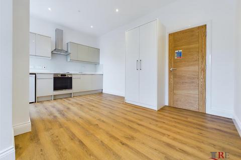 1 bedroom flat to rent, Christchurch Avenue, London