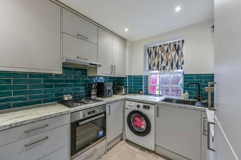 3 bedroom flat for sale, Grant House, Albion Avenue, Clapham, London, SW8