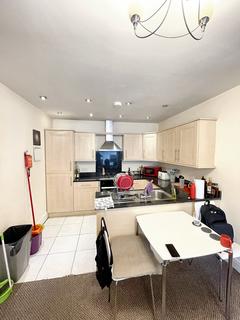 2 bedroom flat to rent, Whalley Road, Manchester M16
