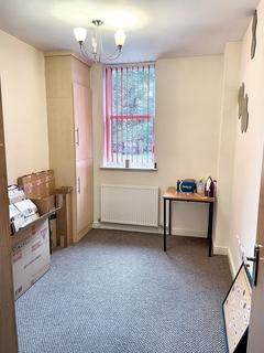 2 bedroom flat to rent, Whalley Road, Manchester M16