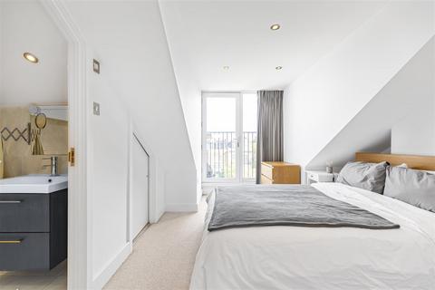 1 bedroom flat for sale, Roehampton Lane, Putney SW15