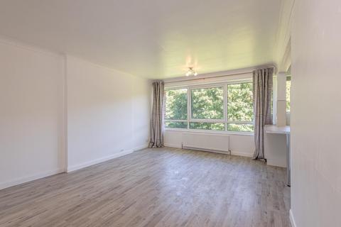 2 bedroom flat to rent, Gledhow Court , Leeds LS7