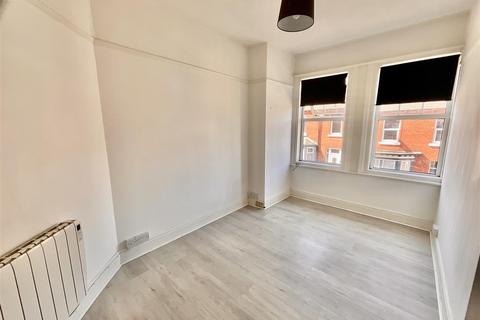 1 bedroom house to rent, Trafalgar Road, Scarborough