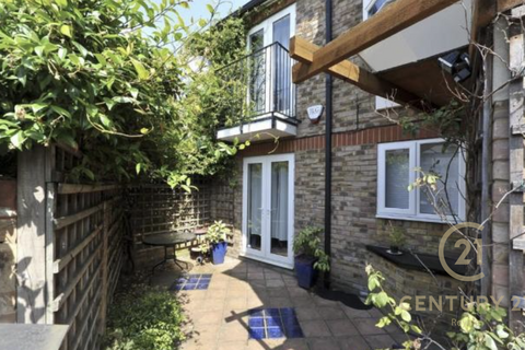 3 bedroom end of terrace house to rent, Bolingbroke Walk, LONDON SW11