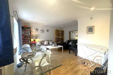 3 bedroom end of terrace house to rent, Bolingbroke Walk, LONDON SW11