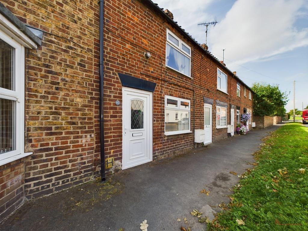 Main Street, Hutton Cranswick YO25 9QY 1 bed terraced house for sale