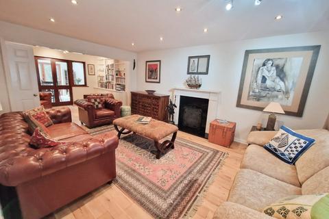 4 bedroom detached house to rent, Staines Road East, Surrey TW16