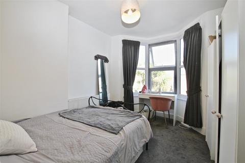 2 bedroom flat to rent, Pall Mall, Leigh-On-Sea