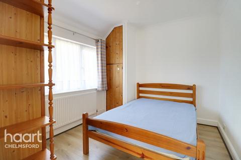 2 Springfield Park Parade, Chelmsford, CM2 6EF