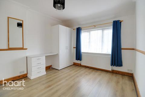 2 Springfield Park Parade, Chelmsford, CM2 6EF
