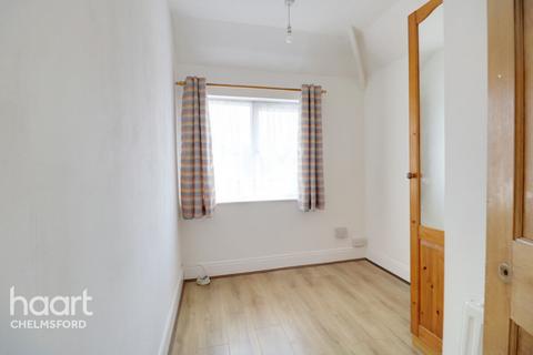 2 Springfield Park Parade, Chelmsford, CM2 6EF